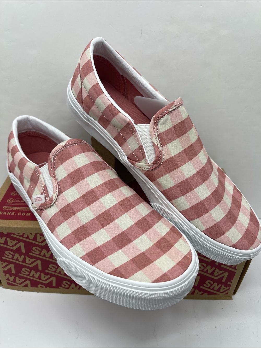 Vans WMNS Classic Slip-On (Gingham) Rosette/True White
VN000XG8B06 Sneakers - Picture 5 of 16